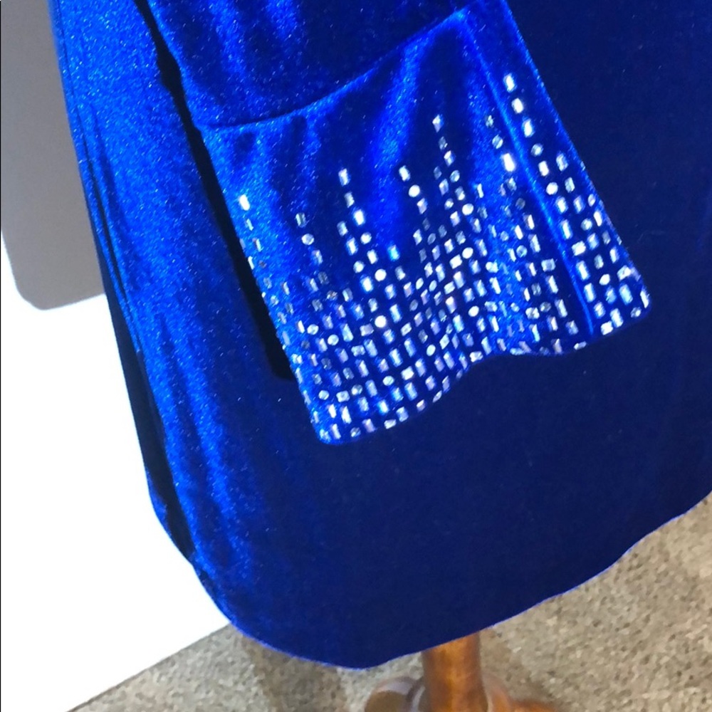 Royal blue bell sleeve dress with accented sleeve - Picture 3 of 9